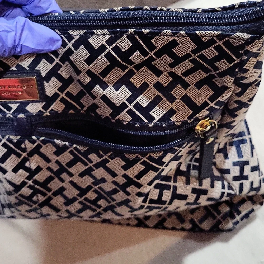 Tommy Hilfiger Purse - Picture 12 of 14